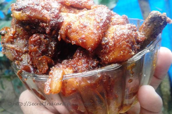 Naadan Chicken varuthathu (Kerala style chicken fry)