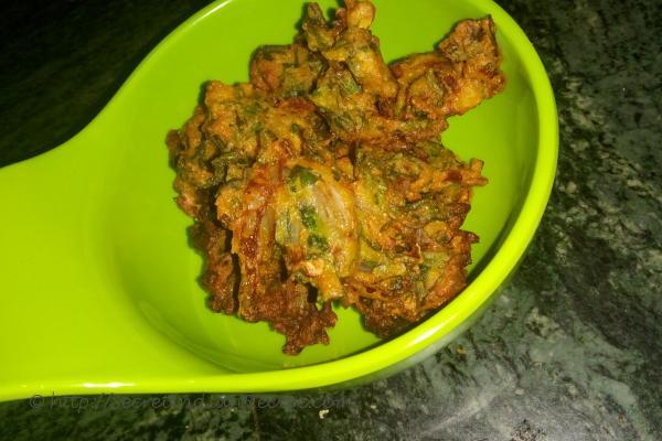 photo of methi na gota / methi pakora (fenugreek leaves fritters)