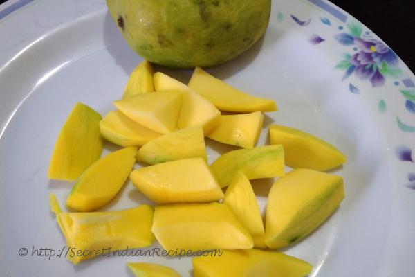 Peeled and cut mangoes