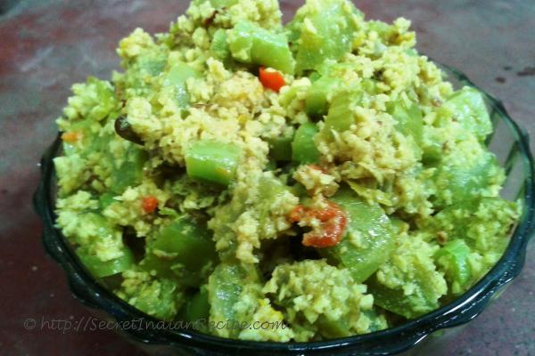Padavalanga thoran (Snake gourd with coconut)