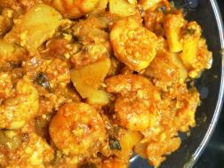 photo of prawn potato karahi zhatpat (quick prawn and potato curry)